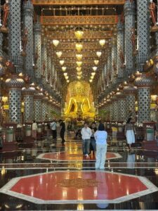 Wat Sri Don Moon inside
